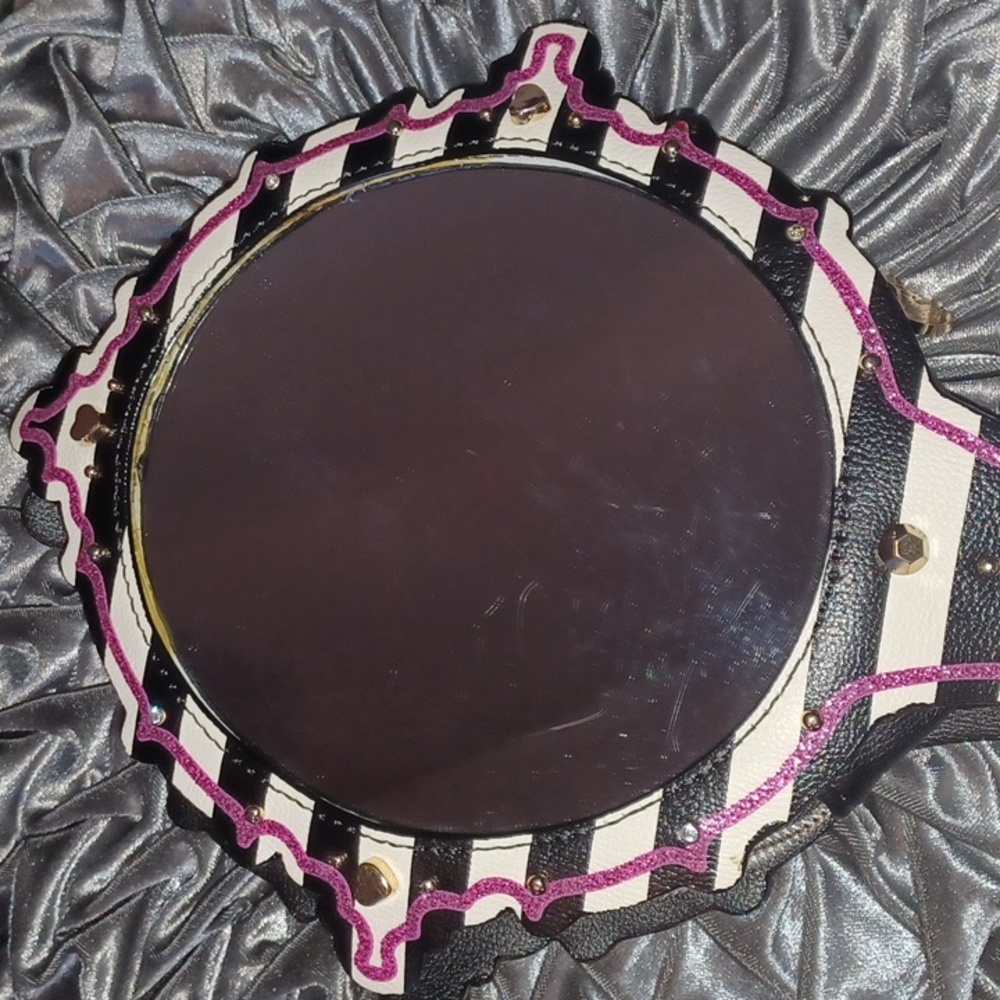 Betsey Johnson Hand Mirror Mini Bag - Picture 10 of 15